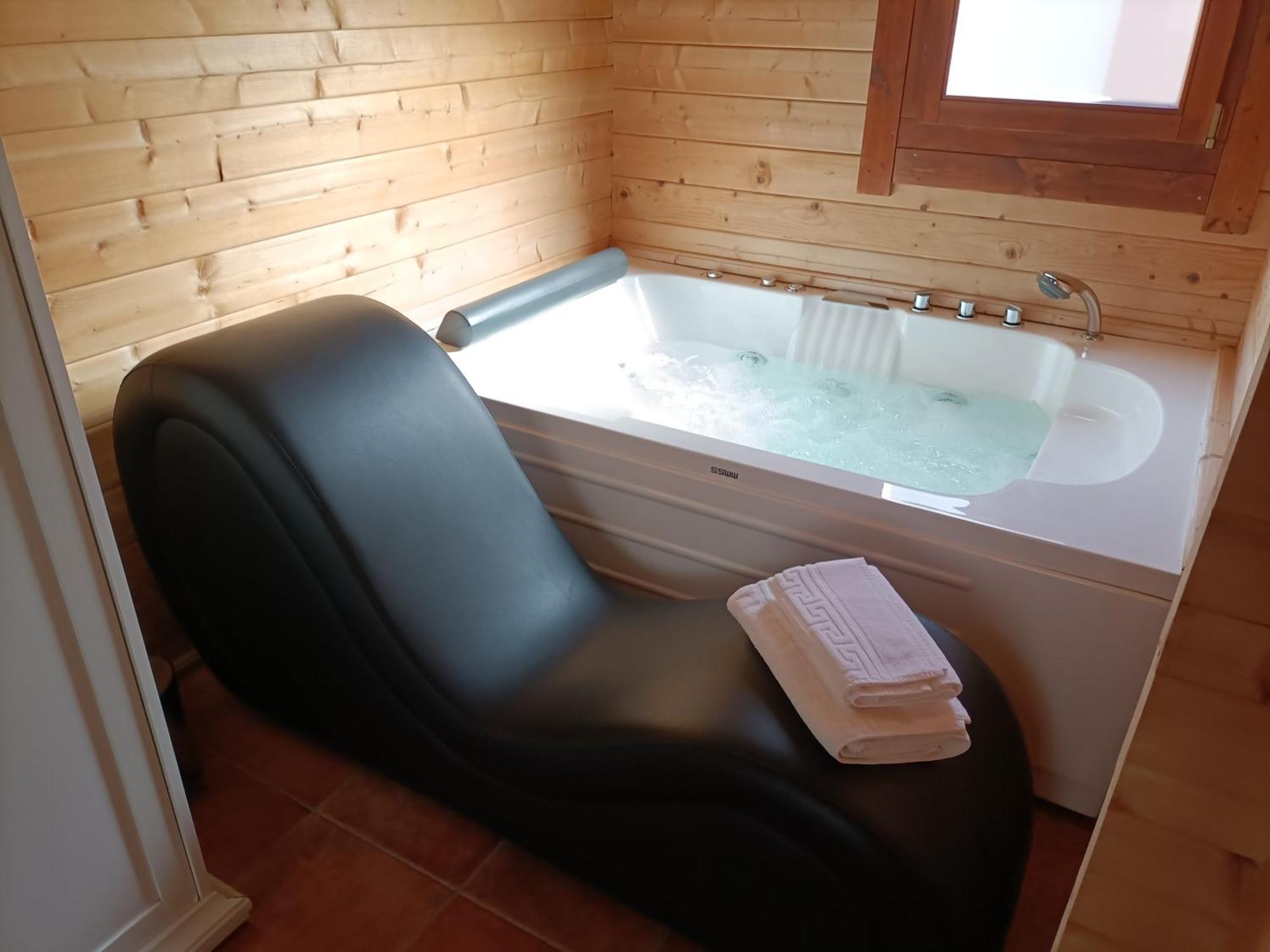 La Dehesilla De Toledo Escapada Romantica Jacuzzi Sillon Tantrico * Cobisa
